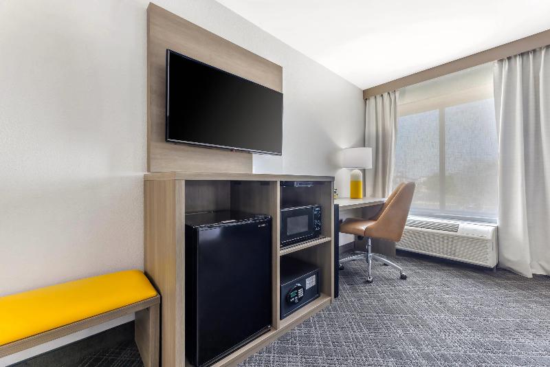 Comfort Inn Bourbonnais near I-57 image