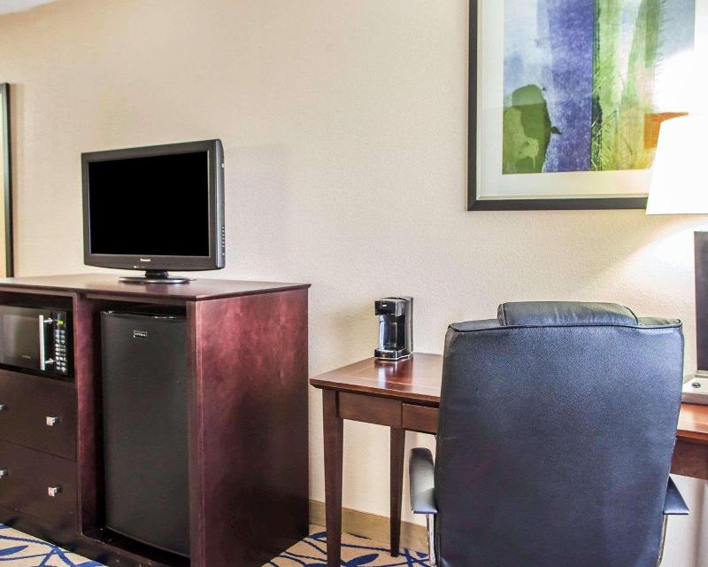 Comfort Inn Bourbonnais near I-57 image