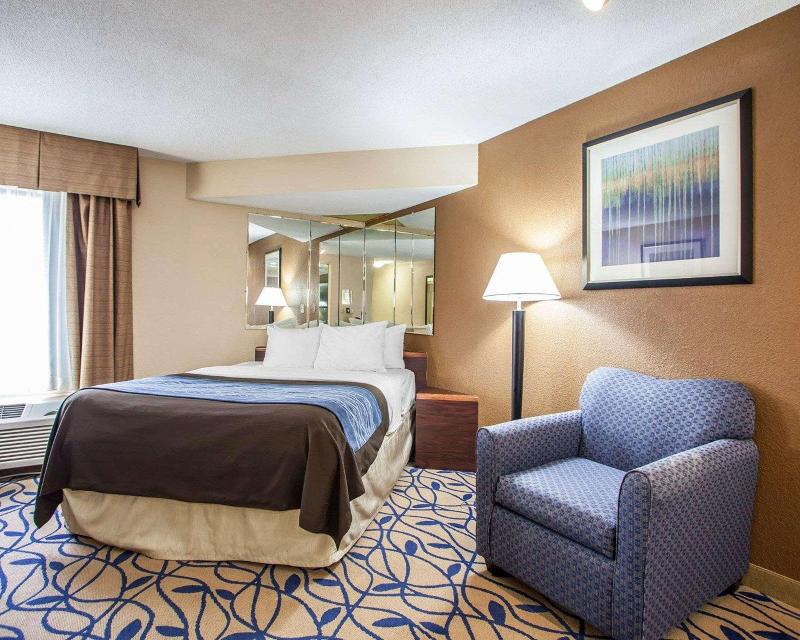 Comfort Inn Bourbonnais near I-57 image