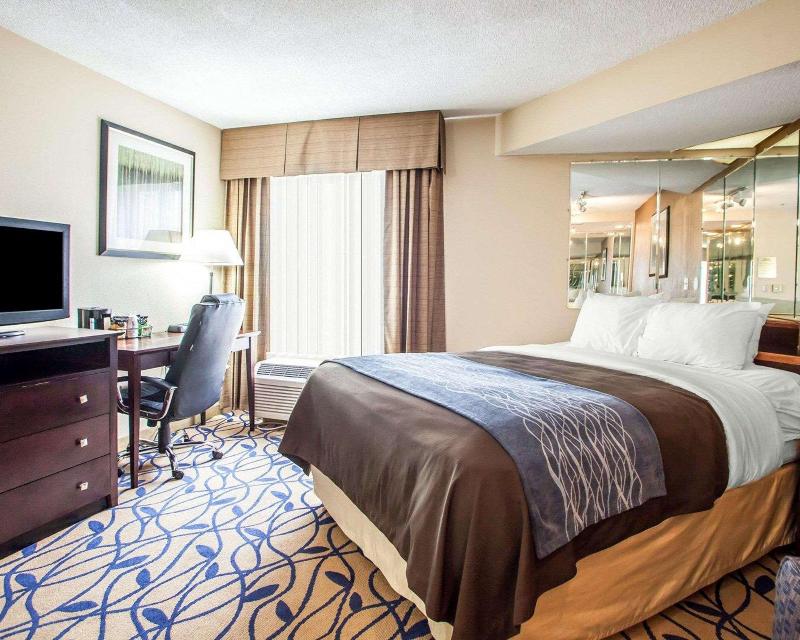 Comfort Inn Bourbonnais near I-57 image