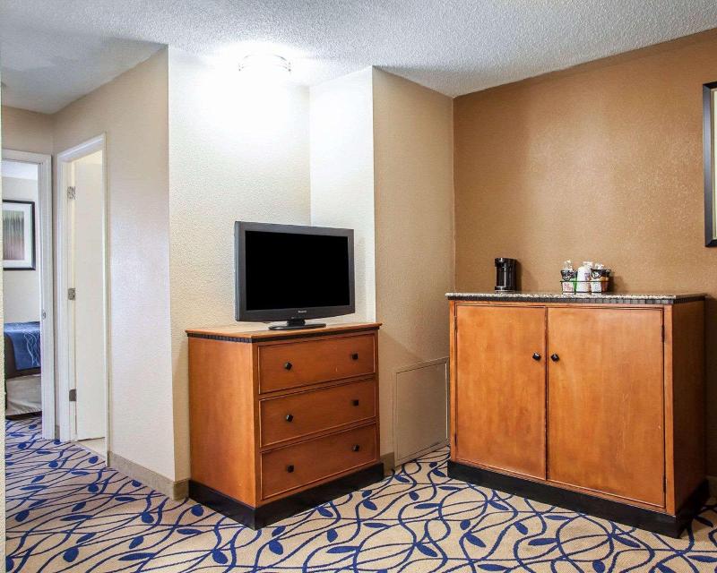 Comfort Inn Bourbonnais near I-57 image