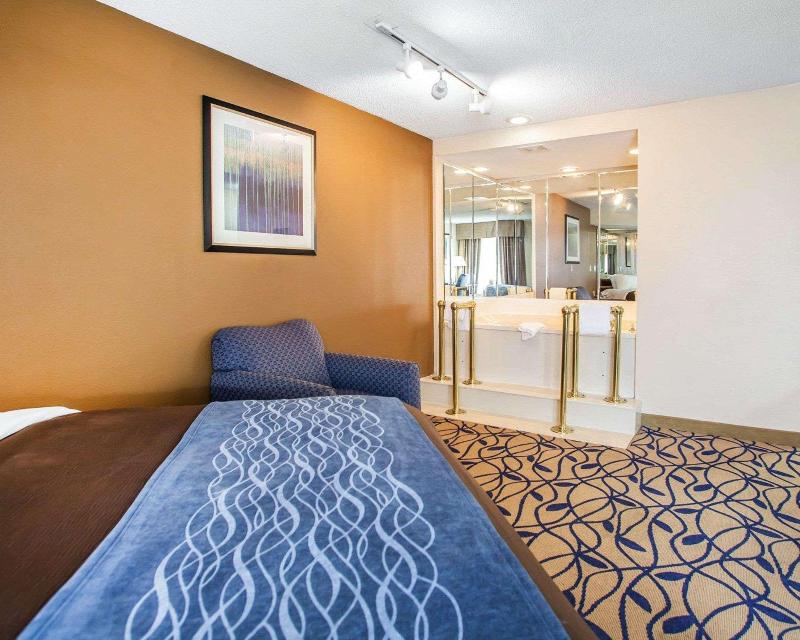 Comfort Inn Bourbonnais near I-57 image