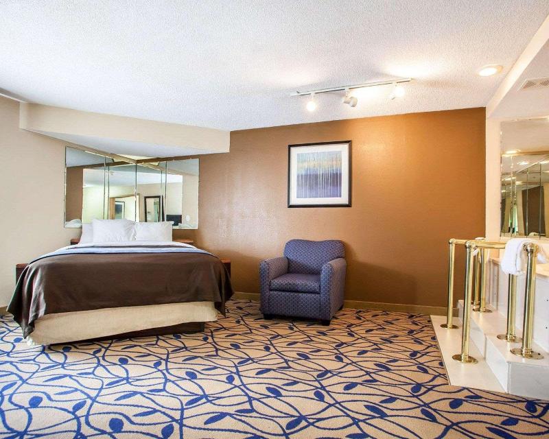 Comfort Inn Bourbonnais near I-57 image