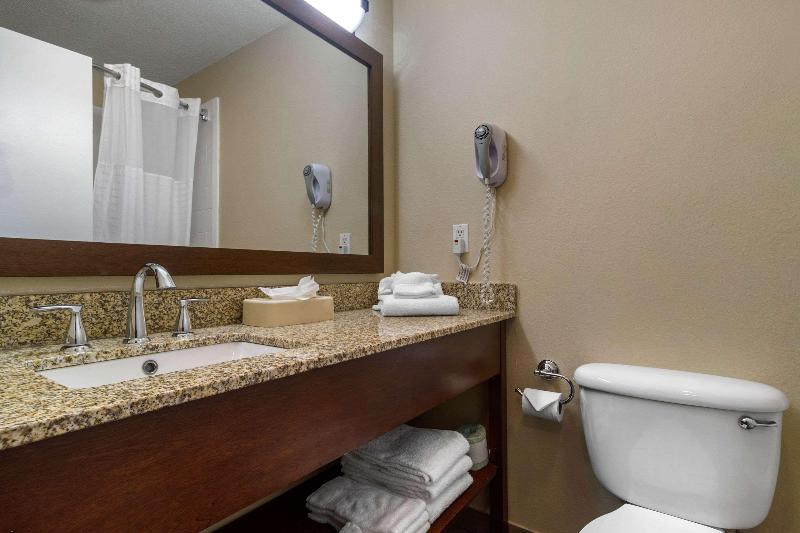 Comfort Inn Bristol image