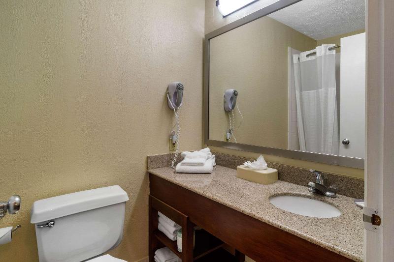 Comfort Inn Bristol image