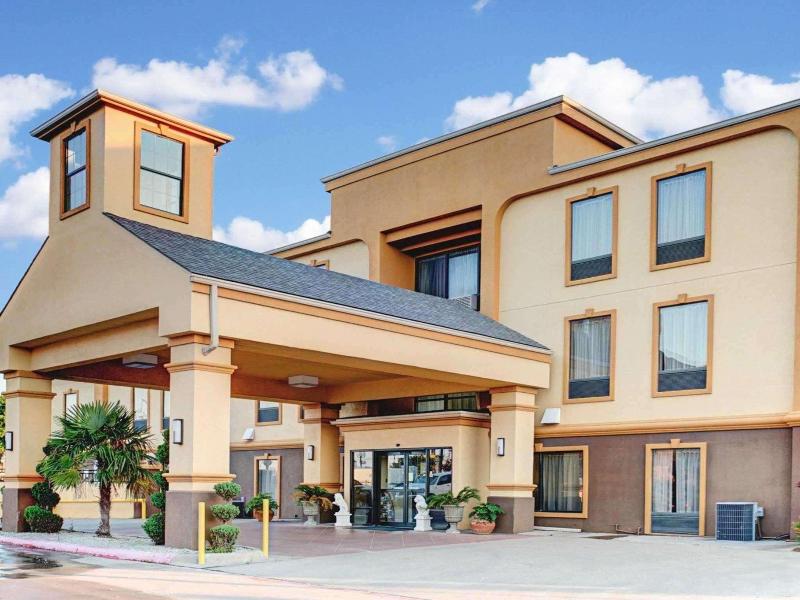 Comfort Inn Corsicana East image