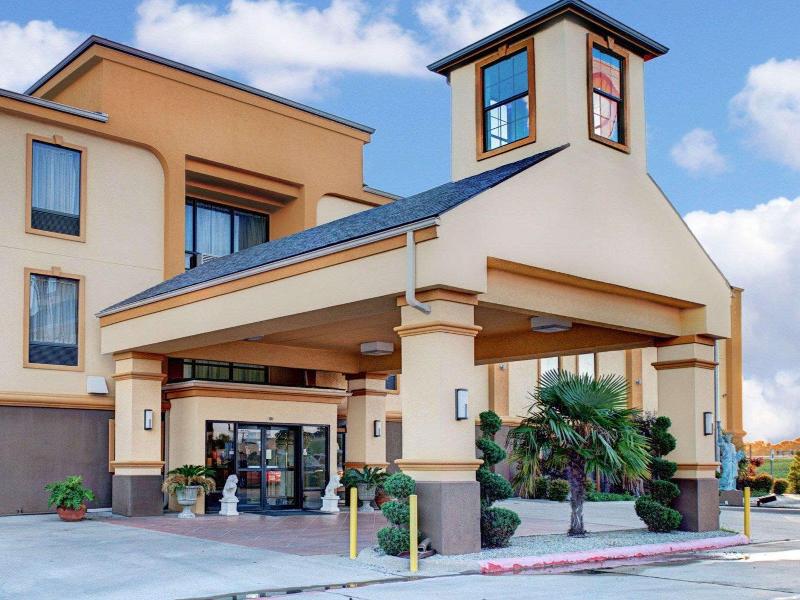 Comfort Inn Corsicana East image
