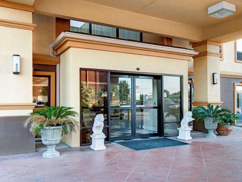 Comfort Inn Corsicana East image