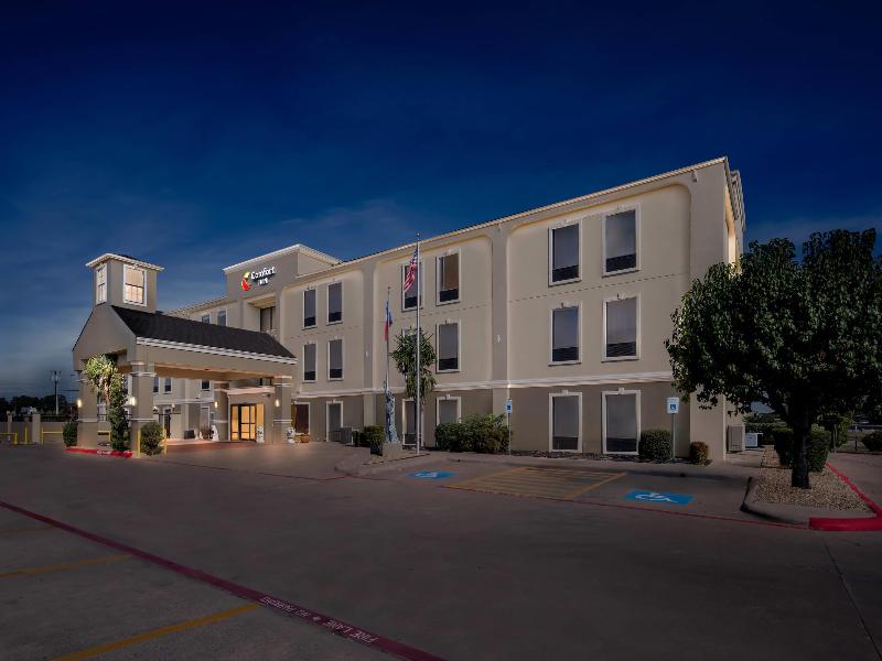Comfort Inn Corsicana East image