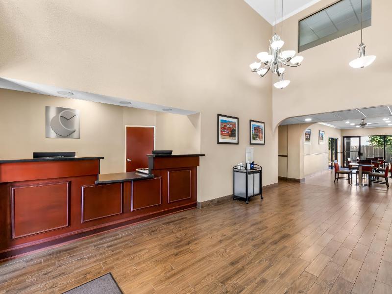 Comfort Inn Corsicana East image
