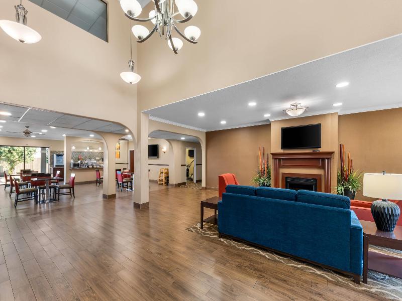Comfort Inn Corsicana East image