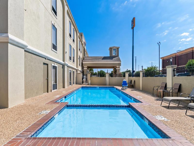 Comfort Inn Corsicana East image