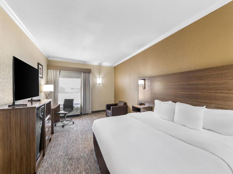 Comfort Inn Corsicana East image