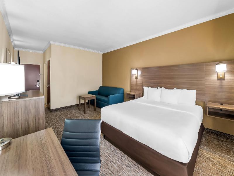 Comfort Inn Corsicana East image