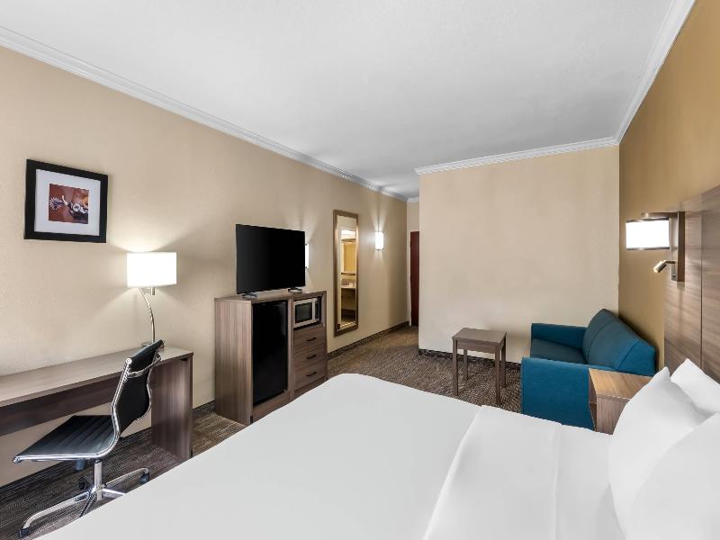 Comfort Inn Corsicana East image