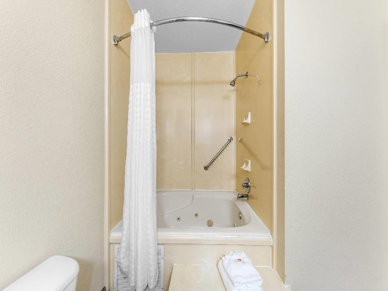 Comfort Inn Corsicana East image