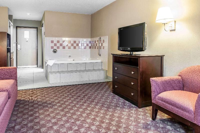 Quality Inn Defiance image