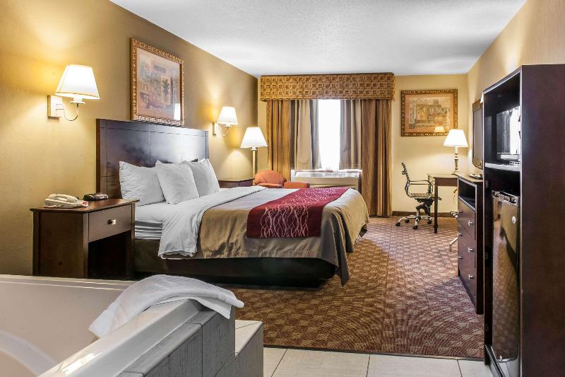 Quality Inn Defiance image