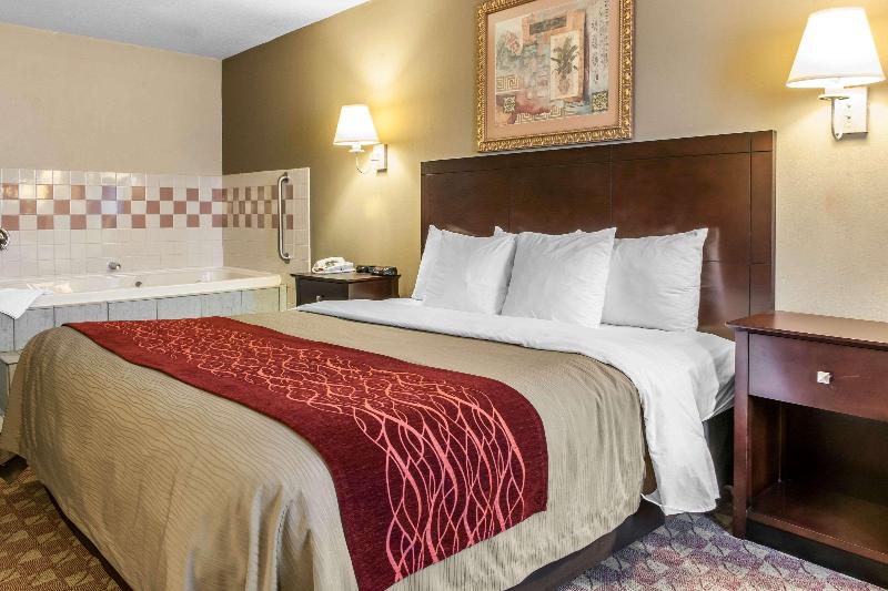 Quality Inn Defiance image