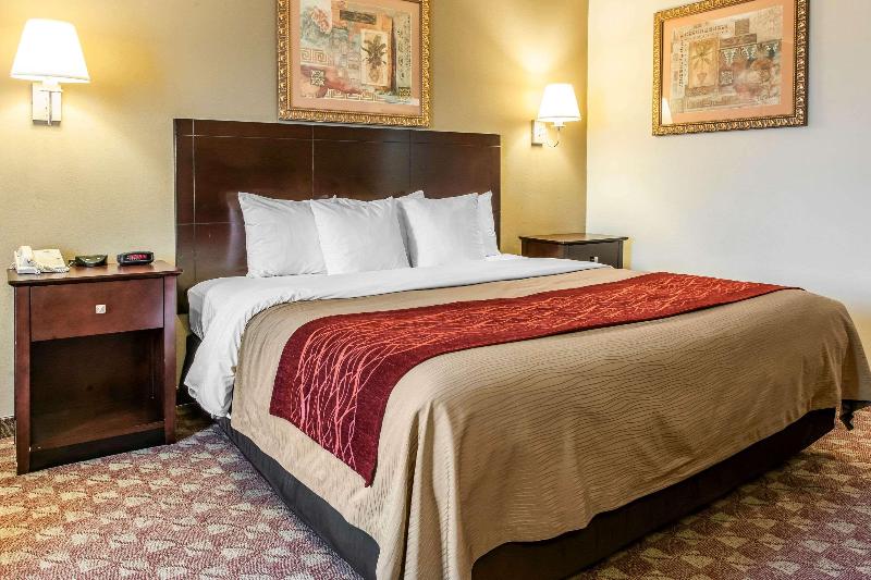 Quality Inn Defiance image