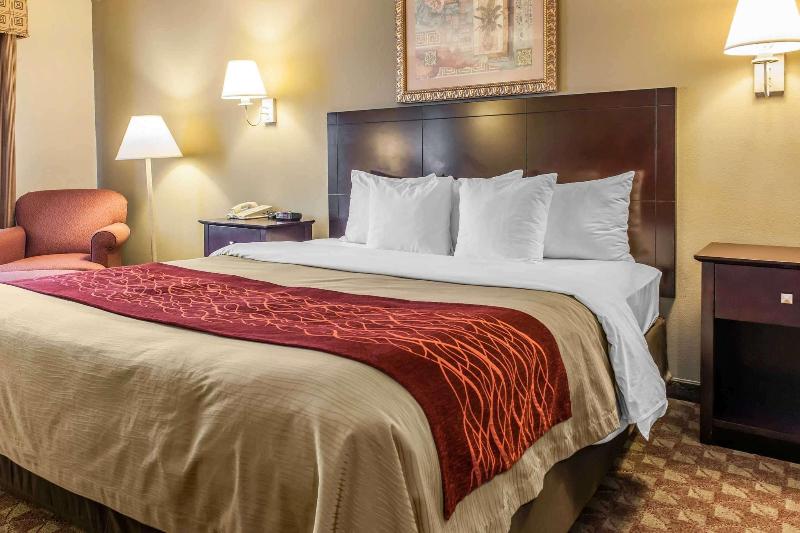 Quality Inn Defiance image