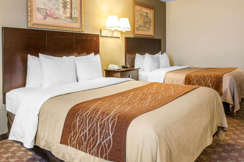 Quality Inn Defiance image