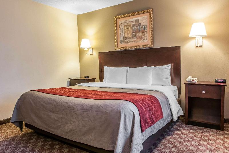 Quality Inn Defiance image