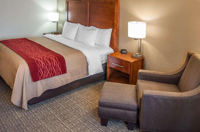 Comfort Inn North image