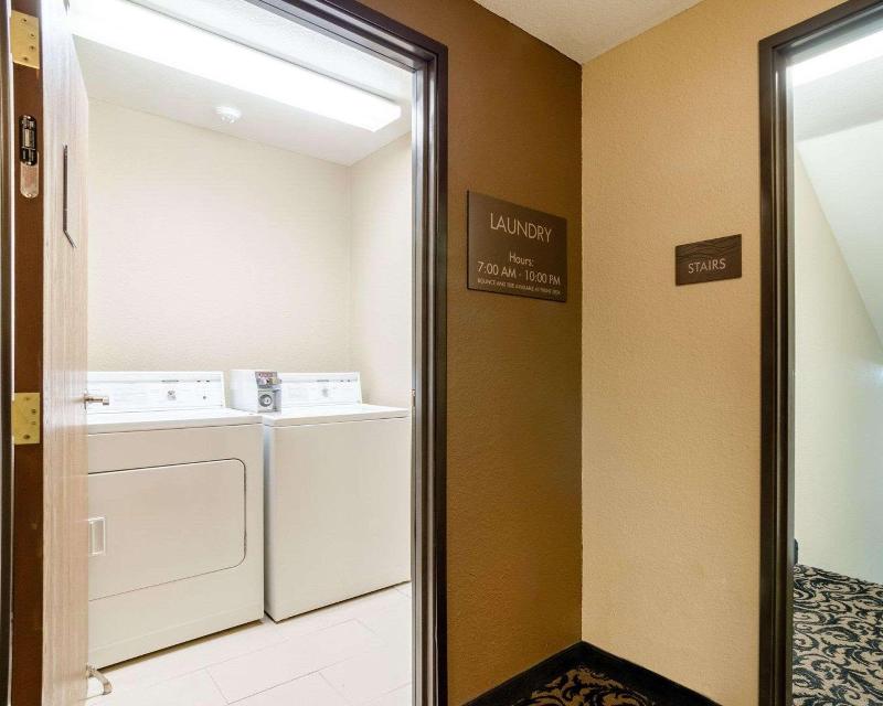 Comfort Inn Garden City Area image