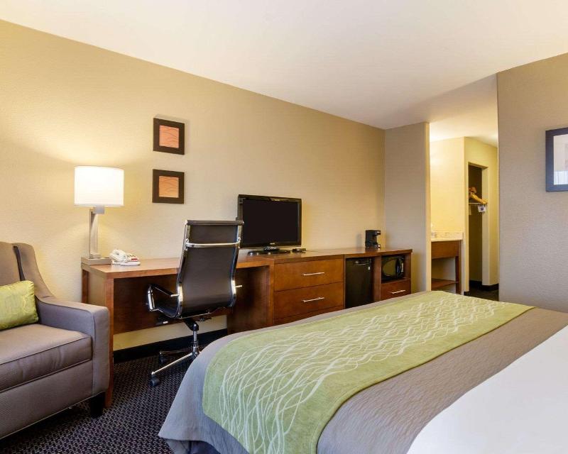 Comfort Inn Garden City Area image