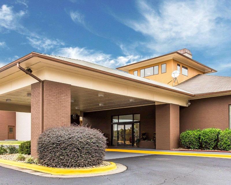 Quality Suites Hickory South image