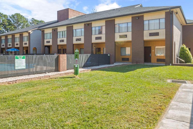 Quality Suites Hickory South image