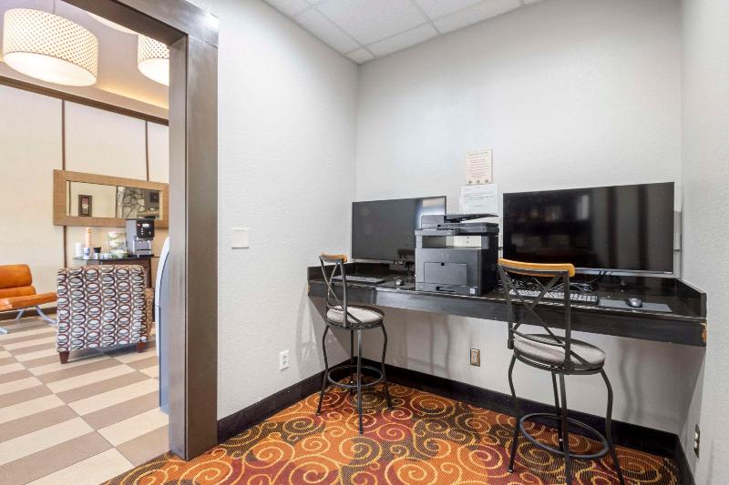Quality Suites Hickory South image