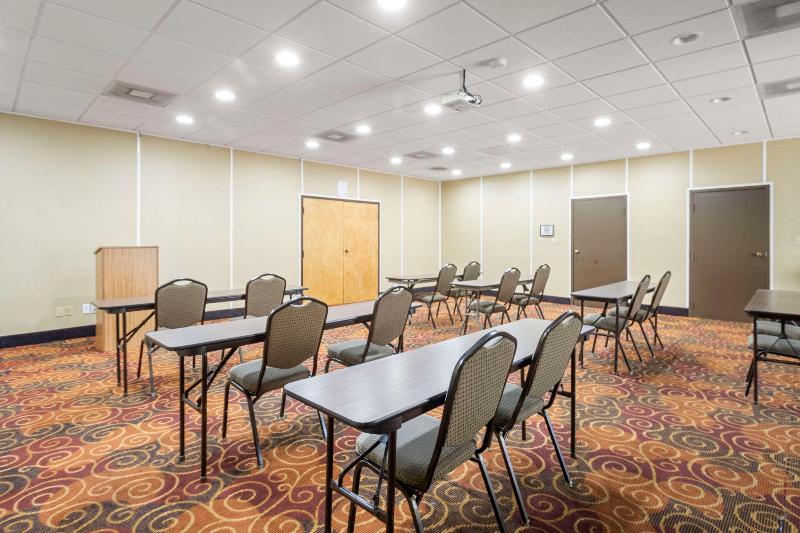 Quality Suites Hickory South image