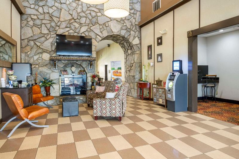 Quality Suites Hickory South image