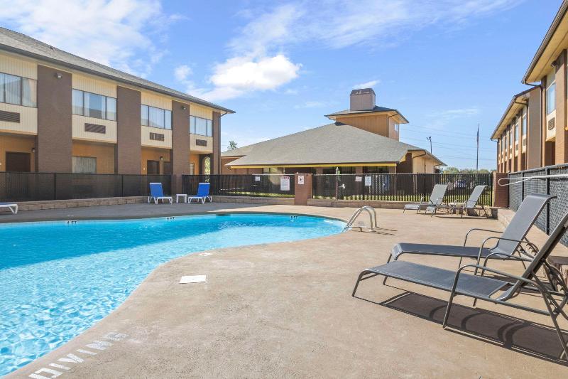 Quality Suites Hickory South image