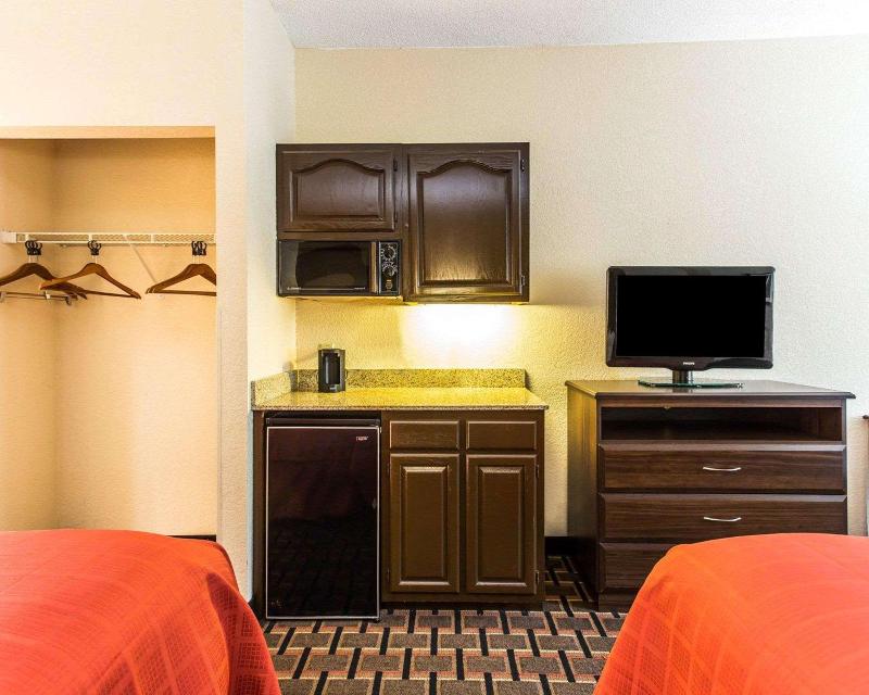 Quality Suites Hickory South image
