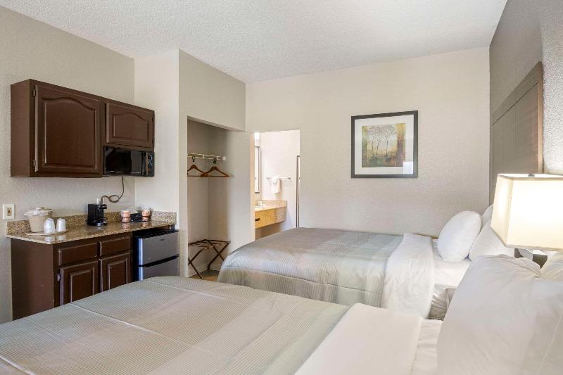 Quality Suites Hickory South image