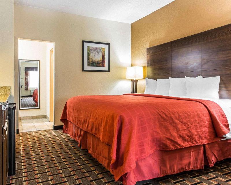 Quality Suites Hickory South image