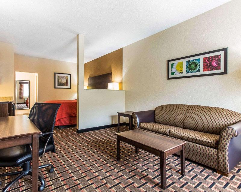 Quality Suites Hickory South image