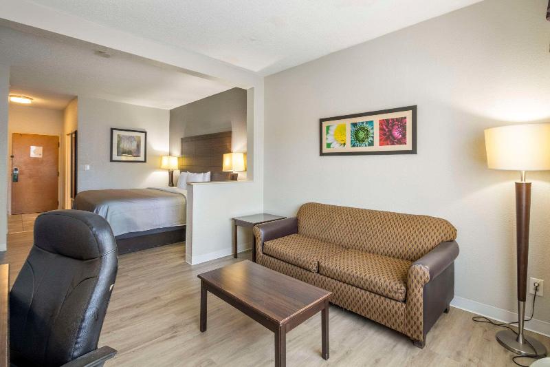 Quality Suites Hickory South image