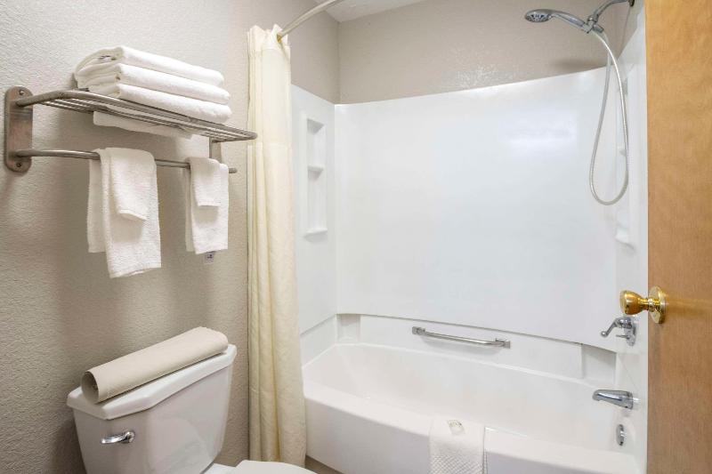 Quality Suites Hickory South image