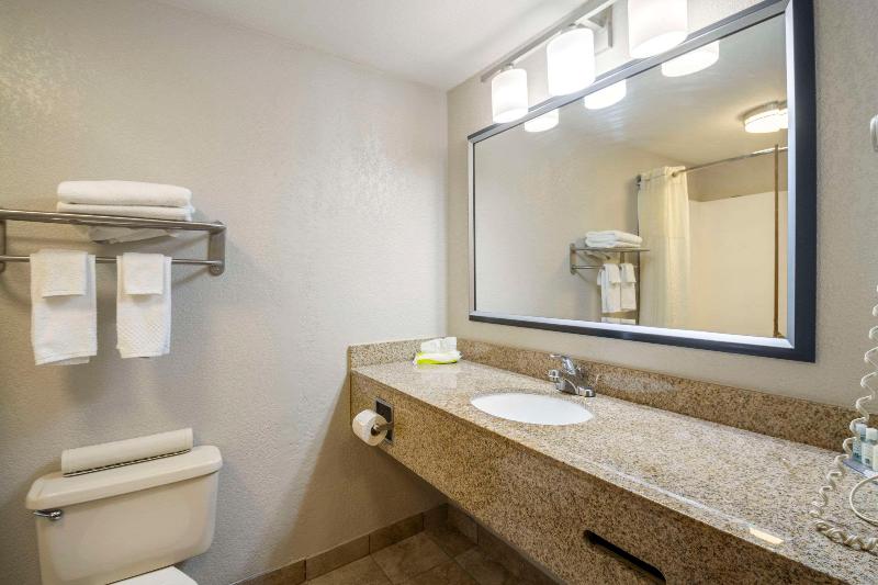 Quality Suites Hickory South image