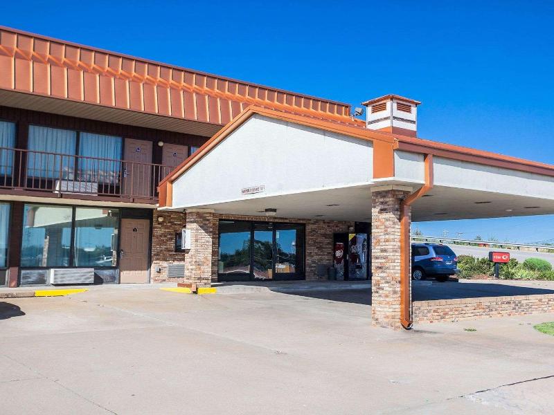 Econo Lodge Jefferson City Area image