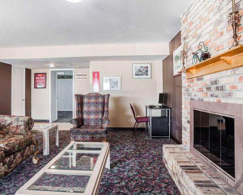 Econo Lodge Jefferson City Area image