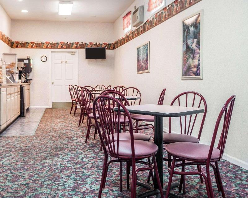 Econo Lodge Jefferson City Area image
