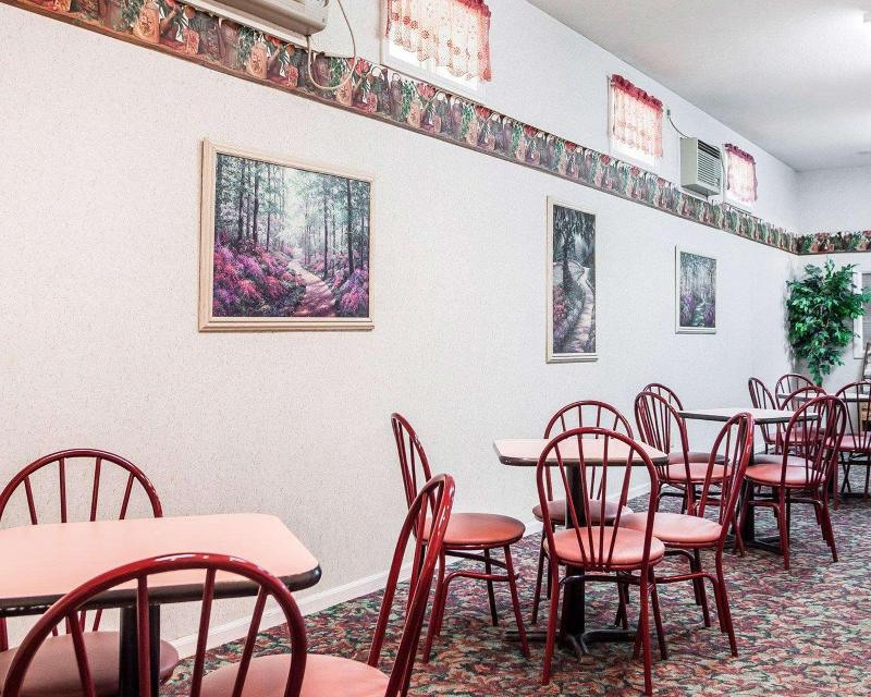 Econo Lodge Jefferson City Area image