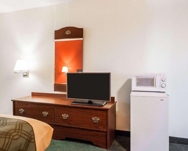 Econo Lodge Jefferson City Area image