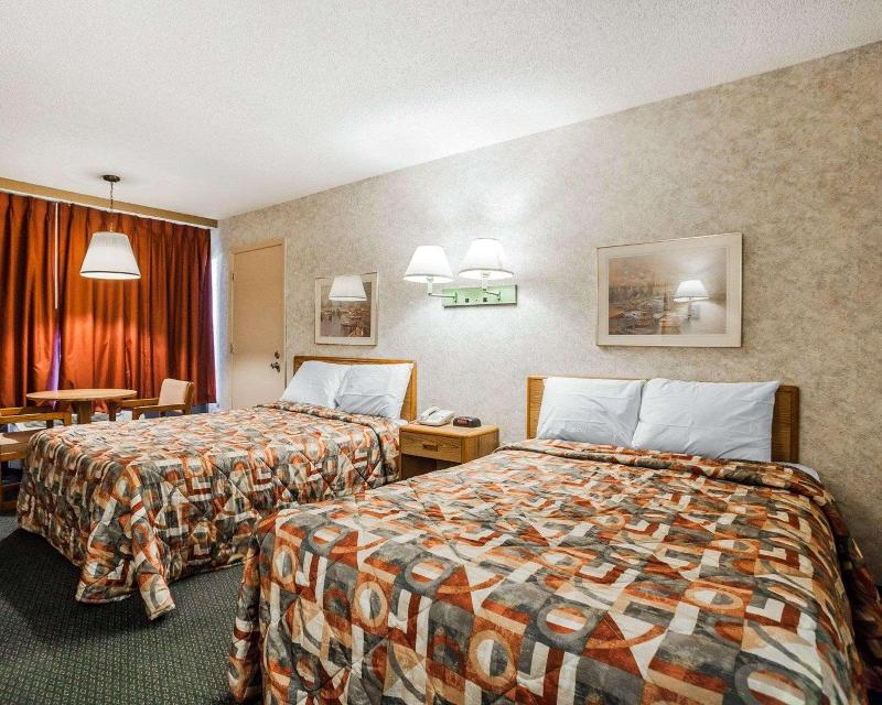 Econo Lodge Jefferson City Area image