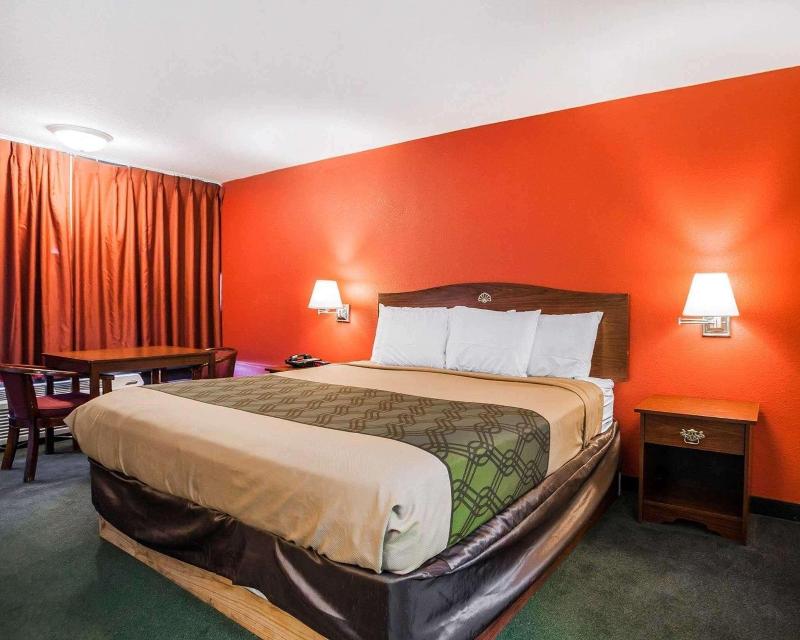 Econo Lodge Jefferson City Area image